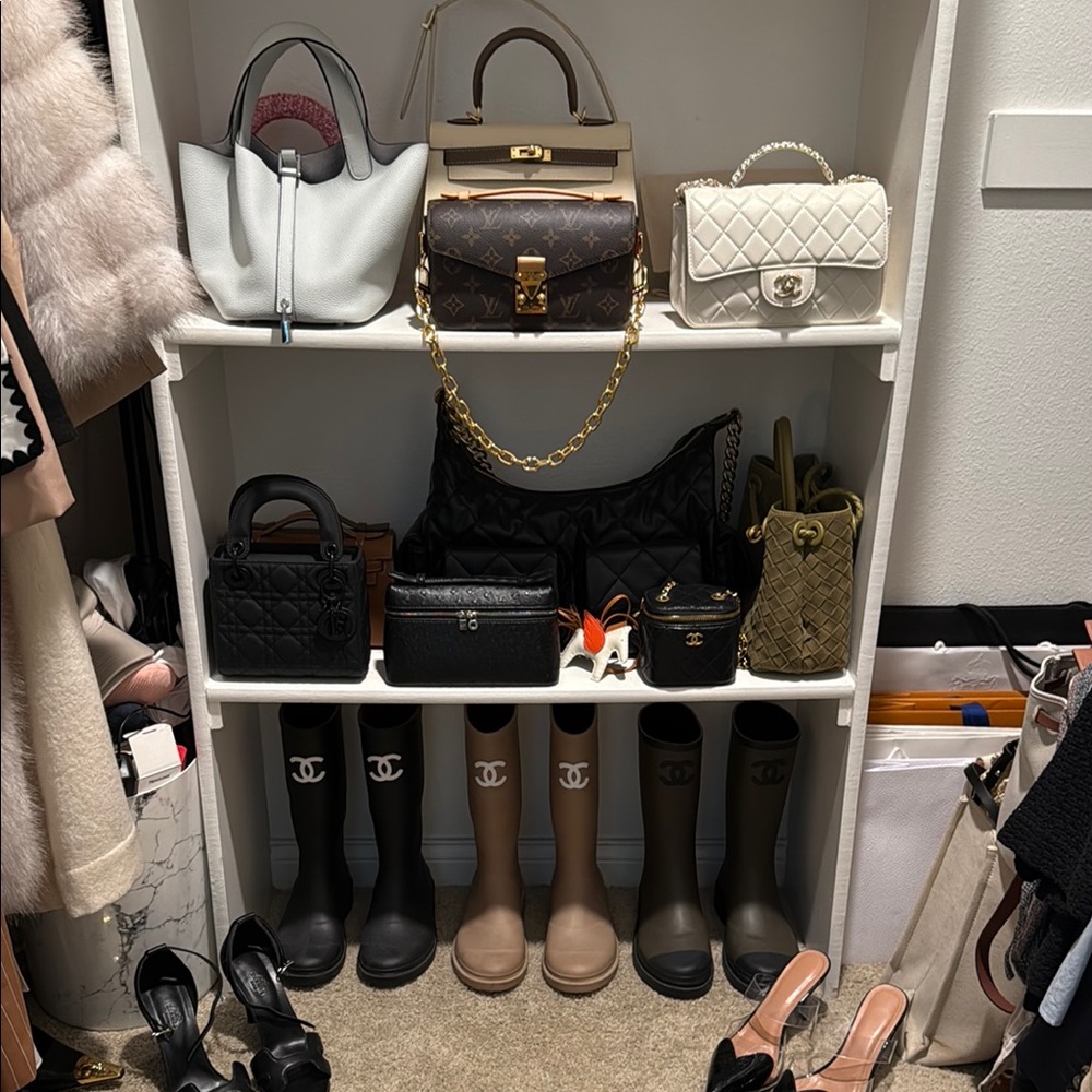 Cheapest closet sales. Pick up only in Laguna Niguel